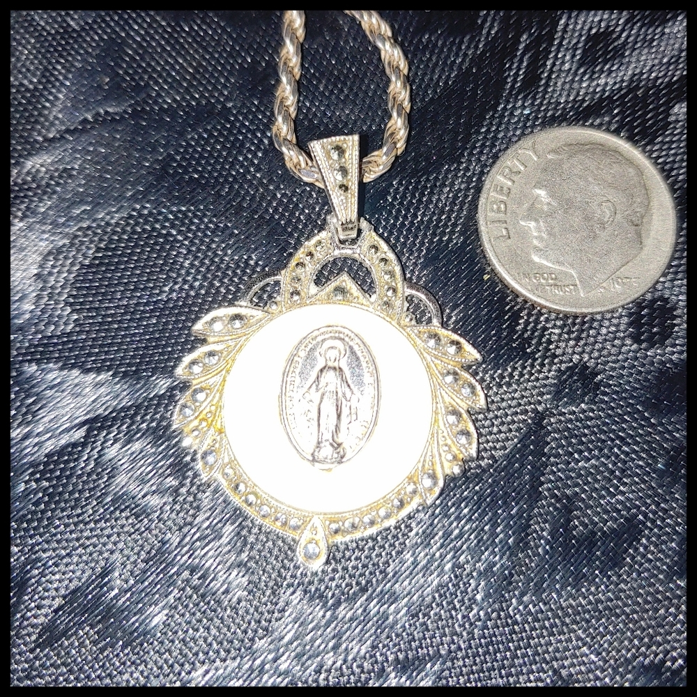Vintage Sterling Chain w Sterling, Mother of Pearl, Marcasite Pendant of Mary - Picture 4 of 8